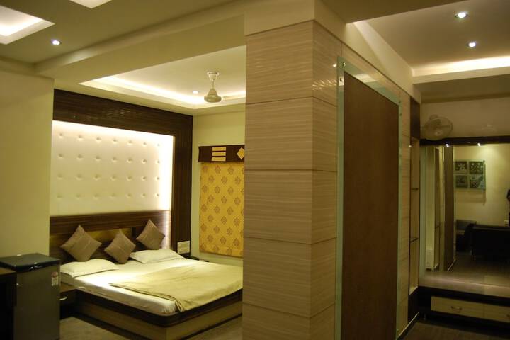 Room 12 of 34