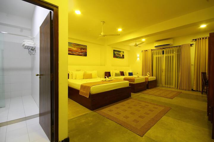 Room 18 of 76