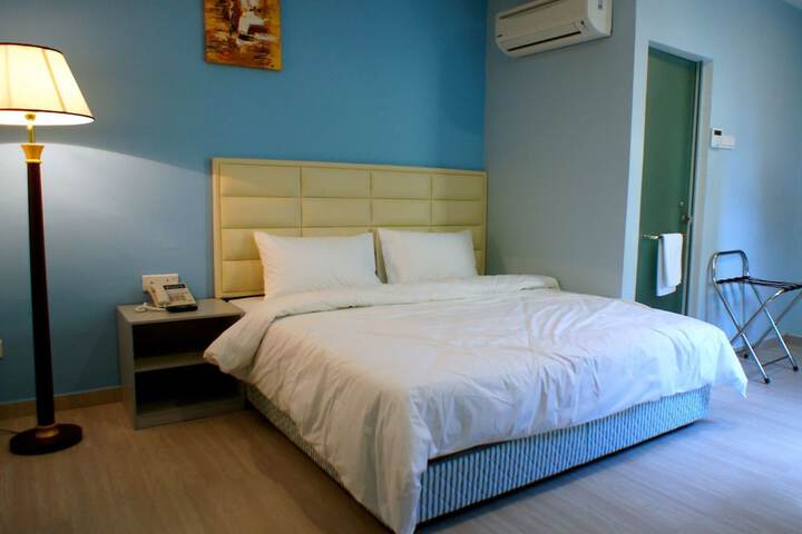 Room 14 of 37