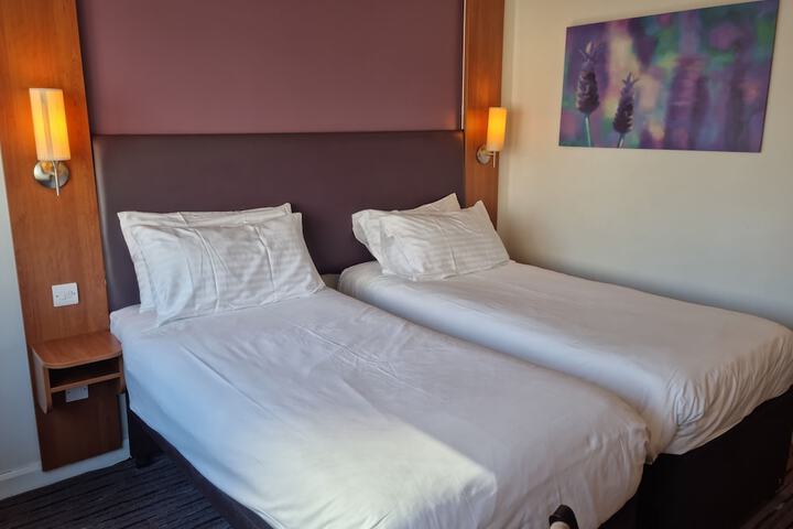 Room 14 of 37