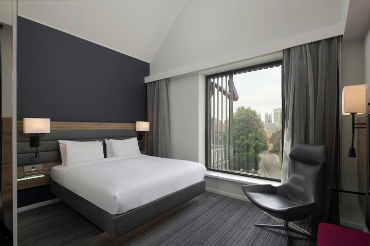 Room 30 of 103