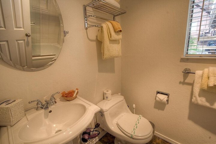 Room 12 of 16