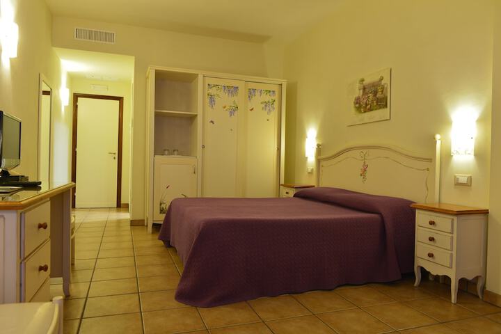 Room 12 of 94