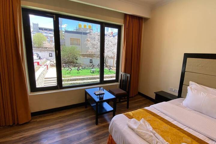 Room 8 of 20