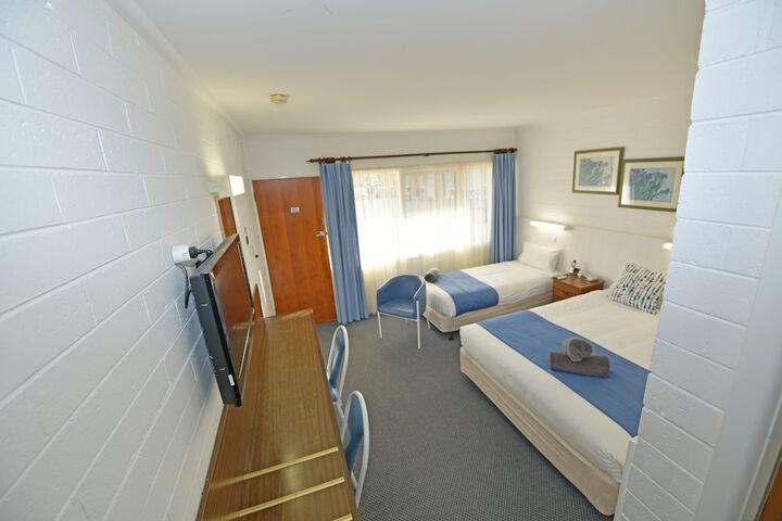 Room 7 of 18