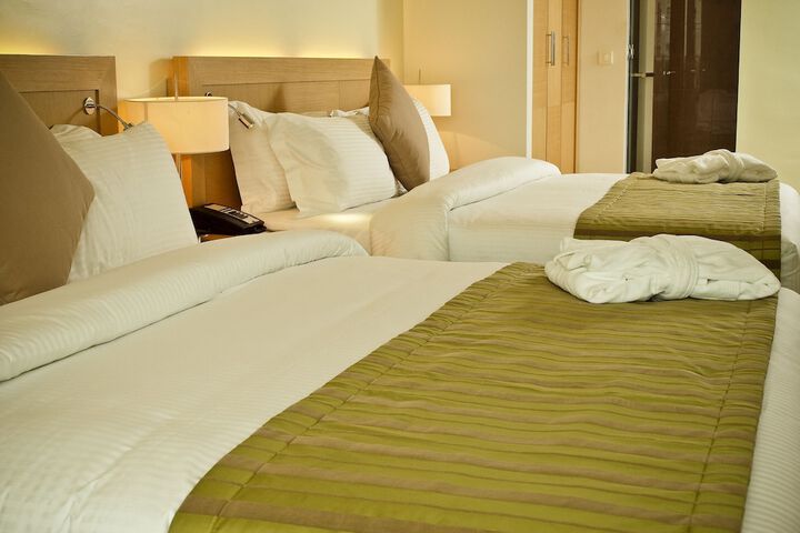 Room 12 of 140