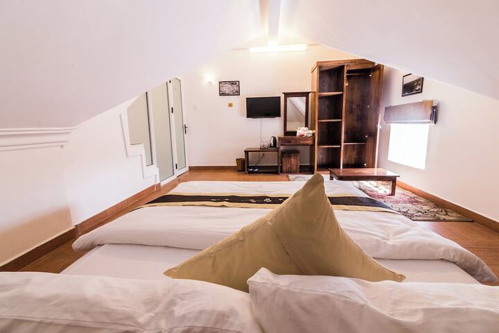 Room 35 of 82