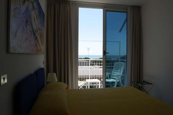 Room 3 of 41