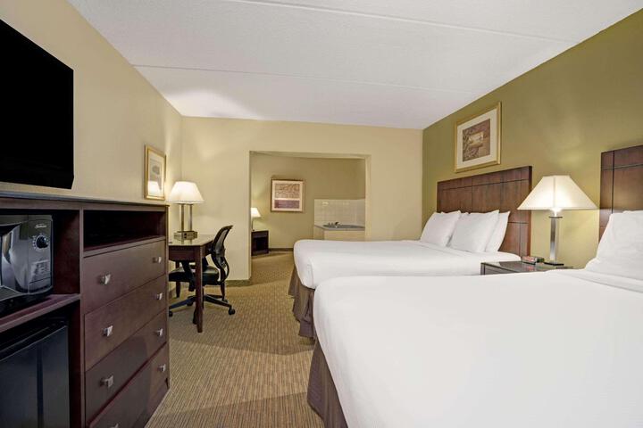 1 Queen Bed Mobility Accessible (11 of 13)