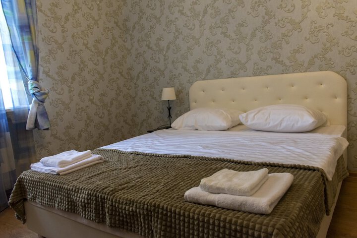 Room 10 of 18