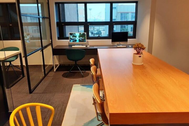 Business Center 36 of 61