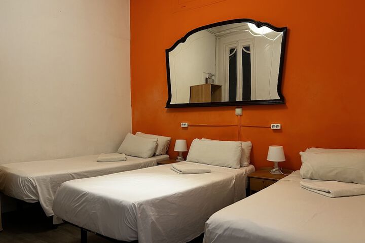 Room 7 of 12