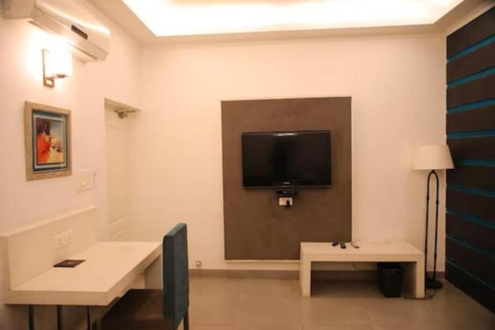 Room 17 of 35