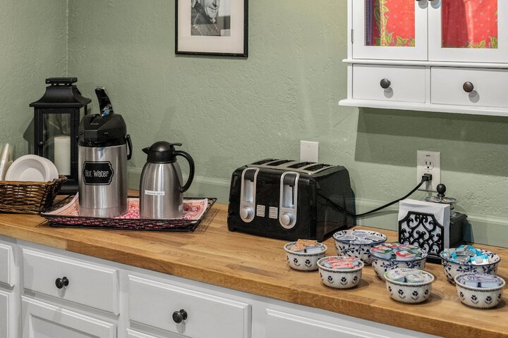 Breakfast/Coffee Service 34 of 43