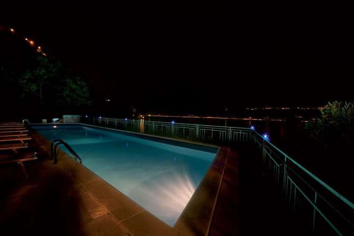 Hotel Pool