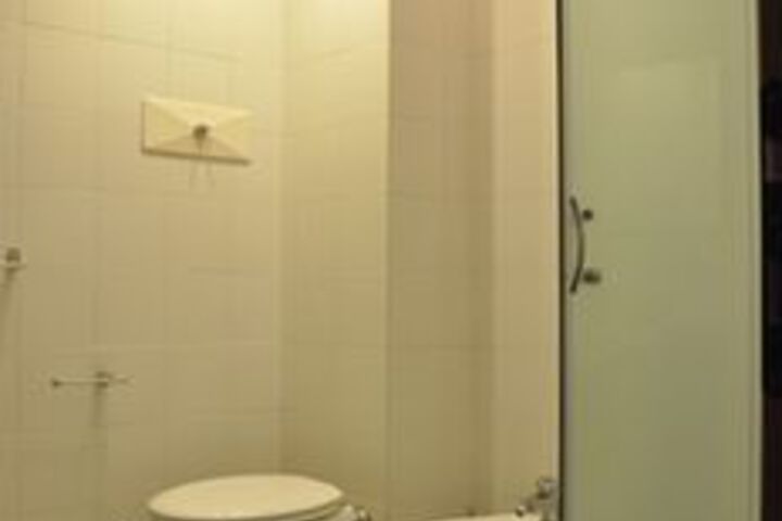 Room 2 of 40