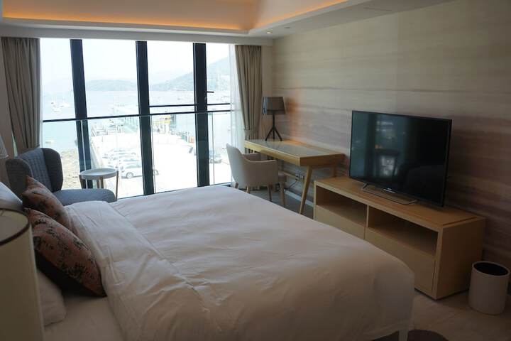 Room 22 of 68