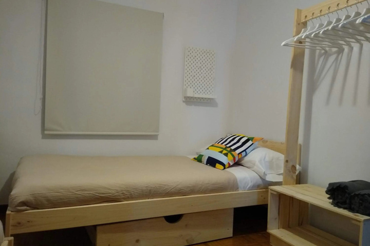 Room 4 of 8