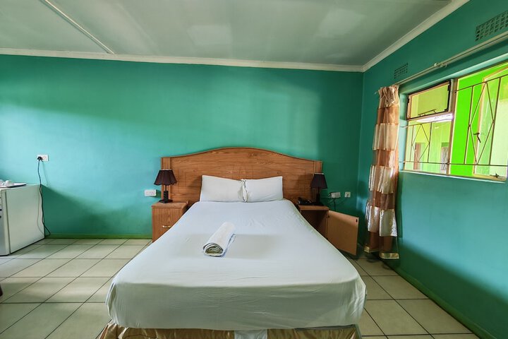 Room 6 of 7