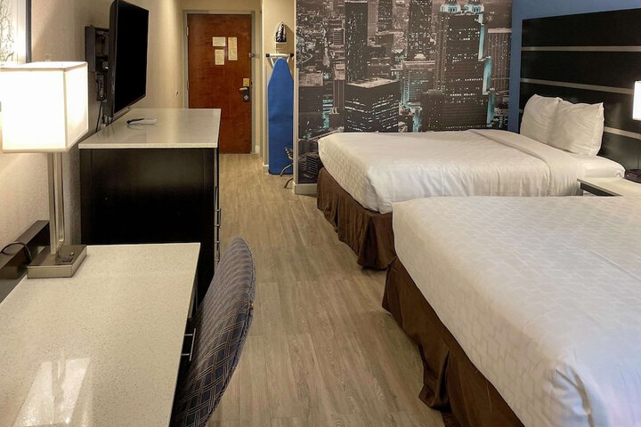 2 Queen Beds (3 of 11)