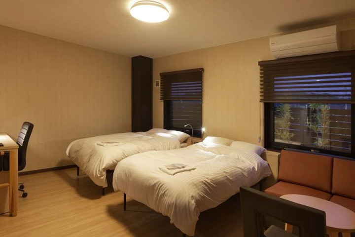 Room 2 of 3