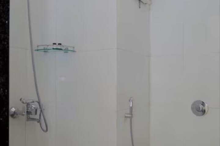 Room 17 of 24