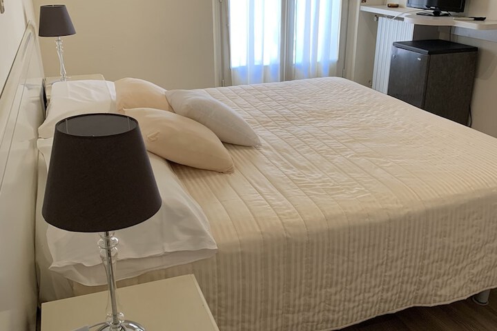 Room 26 of 154