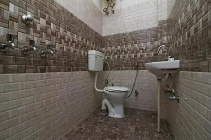 Room 8 of 15