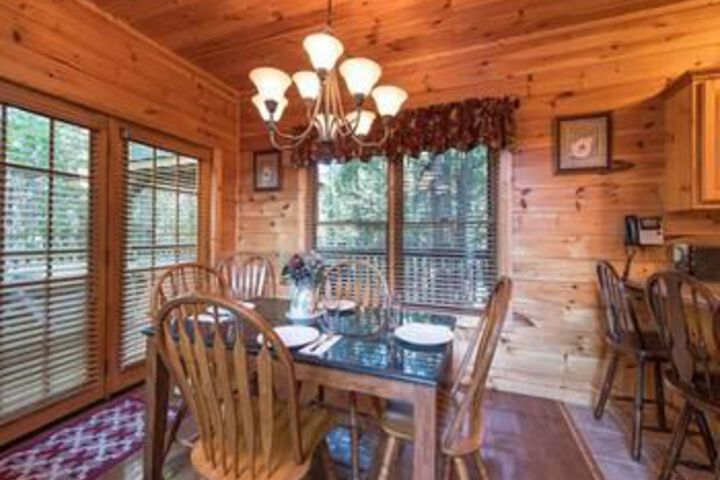 A Great Escape 2 Bedroom Home with Mountain View