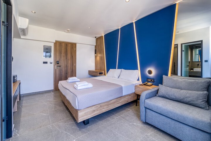 Room 9 of 34