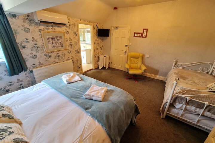 Room 16 of 96