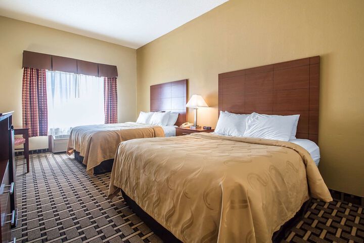 2 Queen Beds (3 of 13)