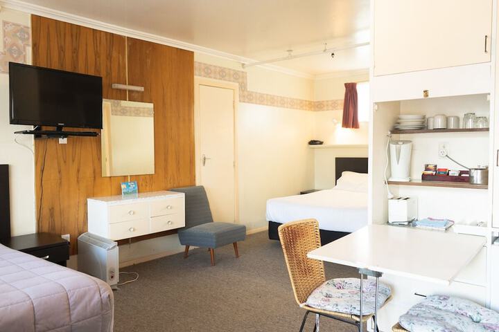 Room 2 of 34
