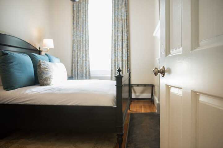 Room 5 of 104