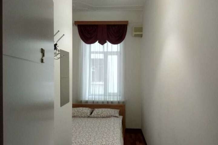 Room 6 of 15