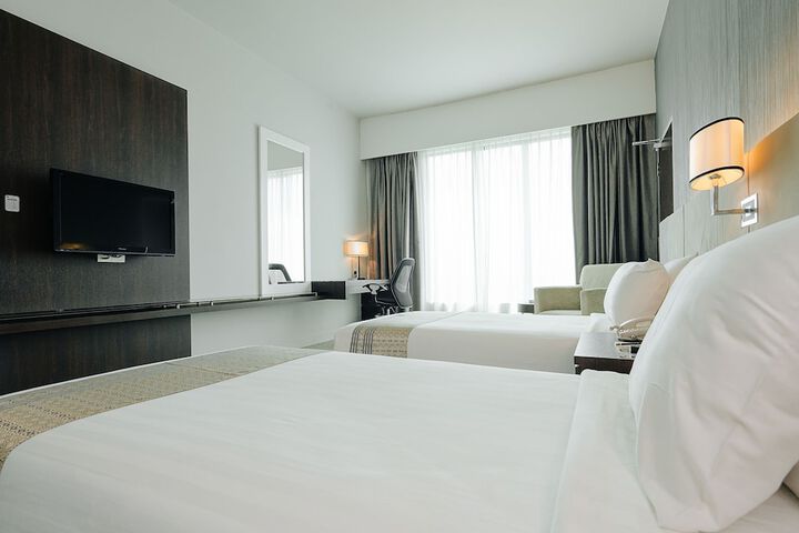 Room 33 of 148