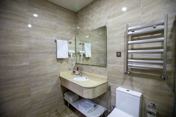 Room 14 of 19