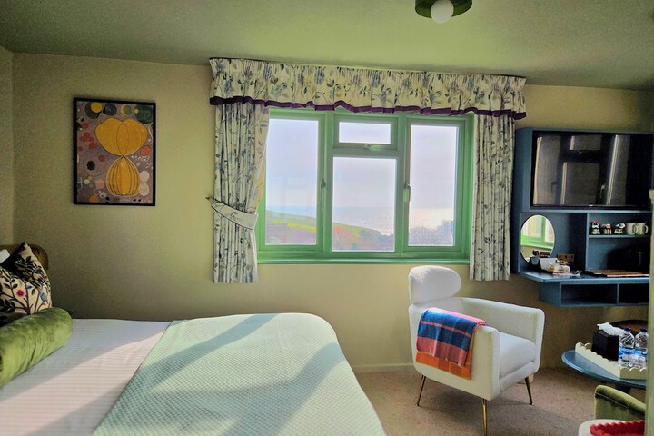 Room 25 of 59