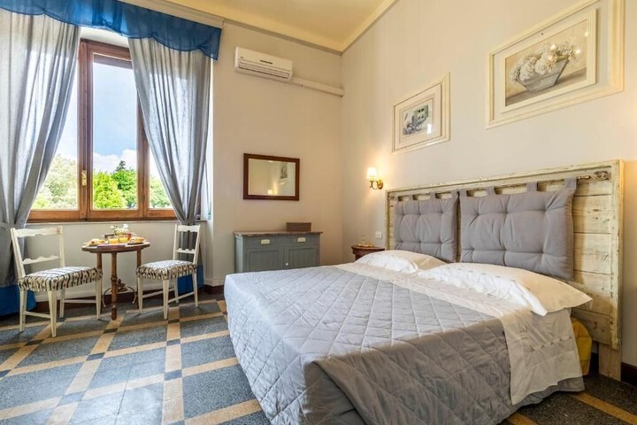 Room 5 of 40