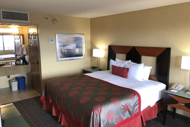 1 King Bed (7 of 30)