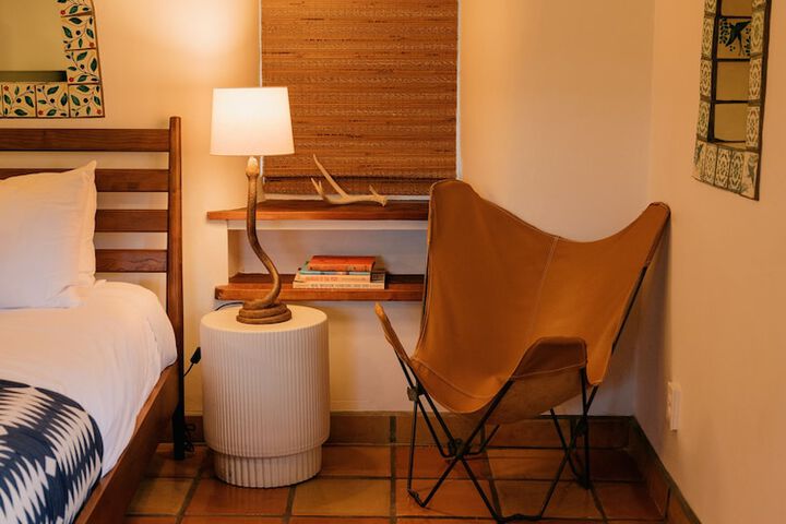 Room 4 of 76