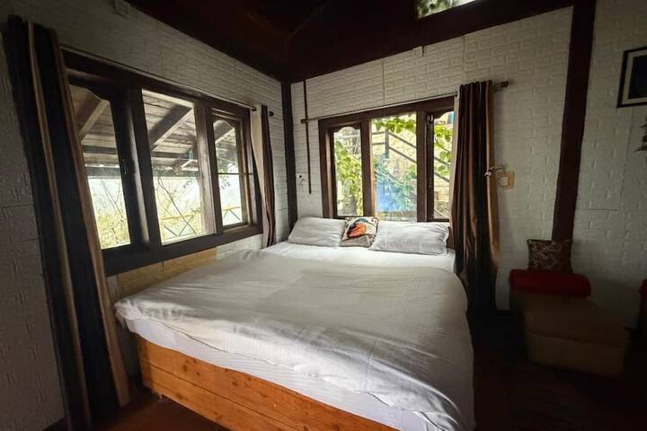 Room 9 of 25
