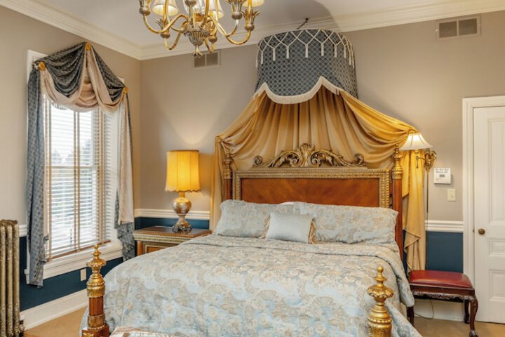 Room 56 of 132