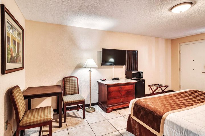 Room 19 of 37