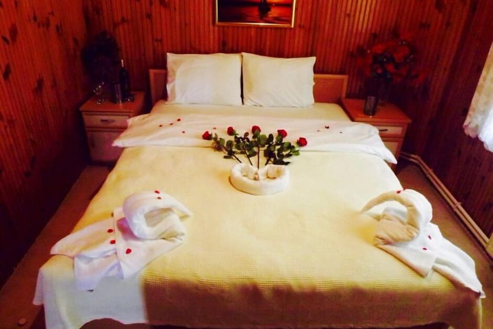 Room 6 of 72