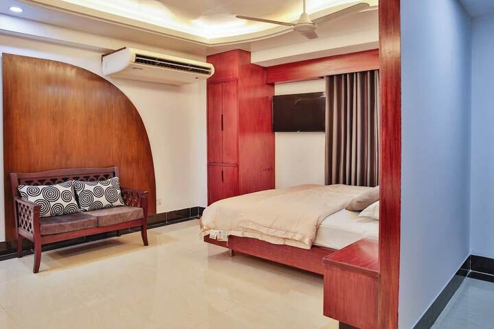 Room 15 of 32