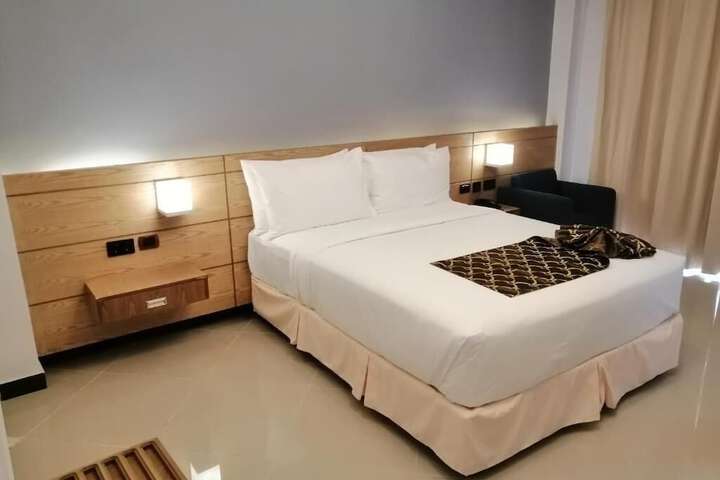Room 28 of 173