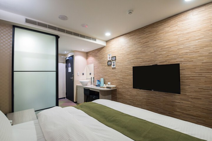 Room 14 of 17