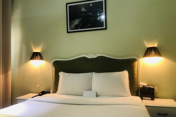 Room 36 of 77