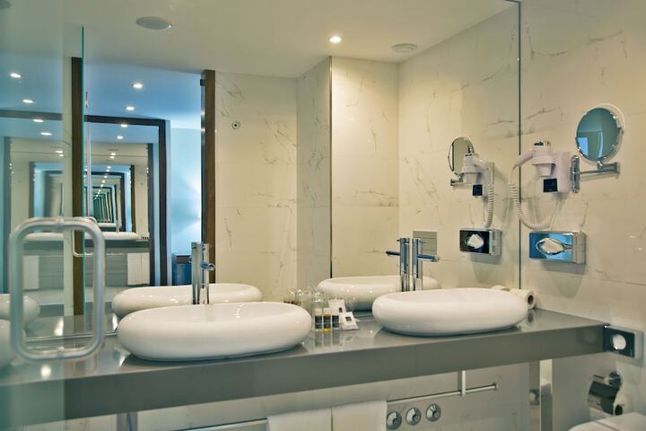 Clean Restrooms